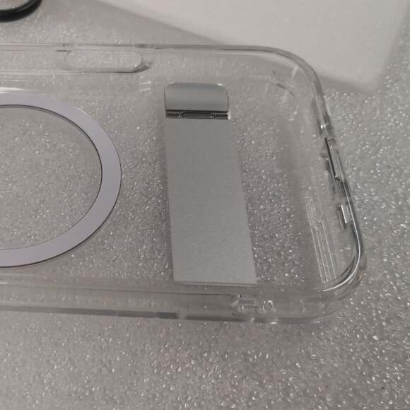 Magnetic Clear Case for iPhone 16, MagSafe Compatible Anti-Yellow. Transparent. - Picture 4 of 9